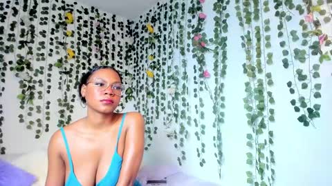Snapshot of violeta_milleer chatting on 02.03.25 Violeta online show from 02.03.25