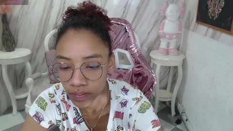 Snapshot of violeth_b chatting on 12.07.24 violeth_b online show from 12.07.24