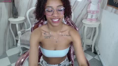 Snapshot of violeth_b chatting on 12.11.24 violeth_b online show from 12.11.24