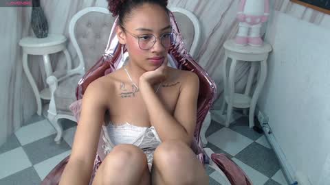 Snapshot of violeth_b chatting on 12.13.24 violeth_b online show from 12.13.24