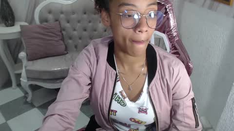 Snapshot of violeth_b chatting on 12.19.24 violeth_b online show from 12.19.24