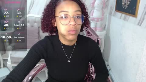 Snapshot of violeth_b chatting on 01.02.25 violeth_b online show from 01.02.25