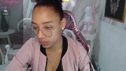 Snapshot of violeth_b chatting on 01.07.25 violeth_b online show from 01.07.25