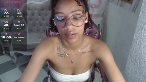 Snapshot of violeth_b chatting on 01.09.25 violeth_b online show from 01.09.25