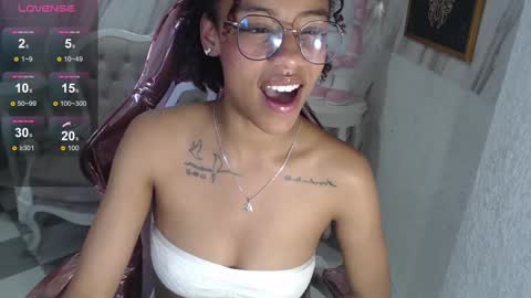 Snapshot of violeth_b chatting on 01.09.25 violeth_b online show from 01.09.25