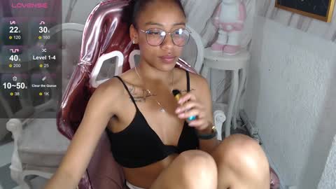 Snapshot of violeth_b chatting on 01.10.25 violeth_b online show from 01.10.25