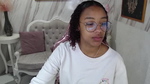 Snapshot of violeth_b chatting on 01.11.25 violeth_b online show from 01.11.25