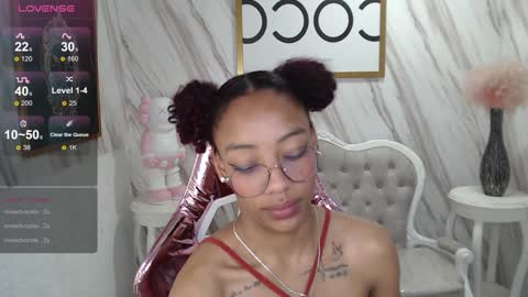 Snapshot of violeth_b chatting on 01.14.25 violeth_b online show from 01.14.25