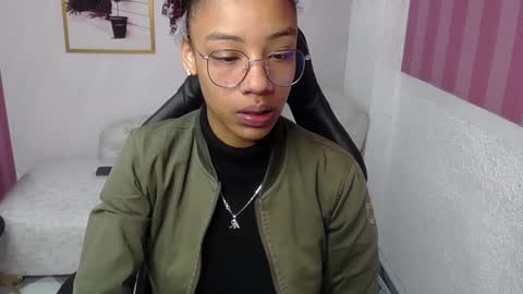 Snapshot of violeth_b chatting on 01.16.25 violeth_b online show from 01.16.25