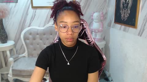 Snapshot of violeth_b chatting on 01.17.25 violeth_b online show from 01.17.25
