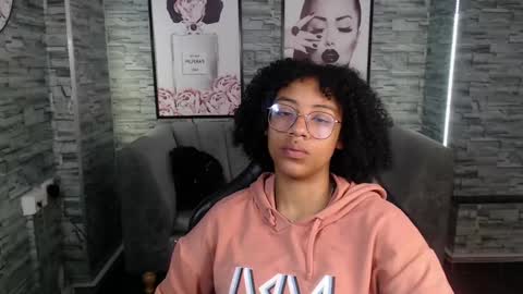 Snapshot of violeth_b chatting on 09.10.25 violeth_b online show from 09.10.25
