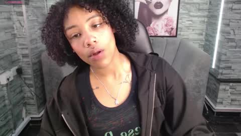 Snapshot of violeth_b chatting on 09.11.25 violeth_b online show from 09.11.25