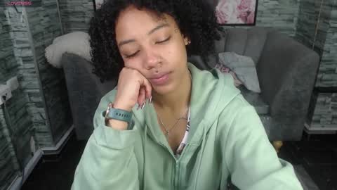 Snapshot of violeth_b chatting on 09.23.25 violeth_b online show from 09.23.25
