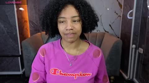 Snapshot of violeth_b chatting on 10.18.25 violeth_b online show from 10.18.25