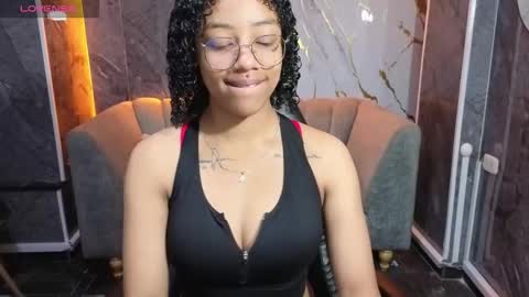 Snapshot of violeth_b chatting on 10.20.25 violeth_b online show from 10.20.25