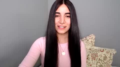 Snapshot of viorett chatting on 11.15.25 viorett online show from 11.15.25