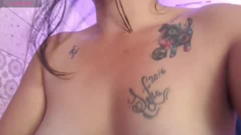 Snapshot of vitoria23_ chatting on 03.11.25 victoria 3 online show from 03.11.25