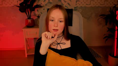 Snapshot of vivienleeigh chatting on 12.10.24 Vivien online show from 12.10.24