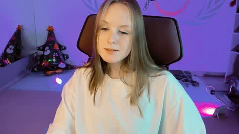 Snapshot of vivienleeigh chatting on 12.27.24 Vivien online show from 12.27.24