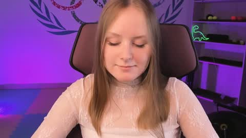 Snapshot of vivienleeigh chatting on 02.06.25 Vivien online show from 02.06.25