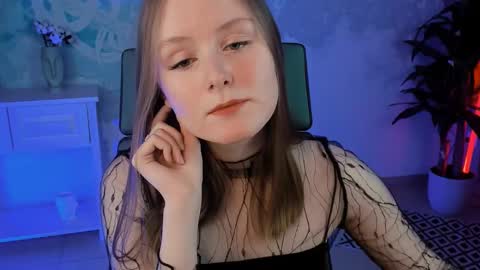 Snapshot of vivienleeigh chatting on 02.11.25 Vivien online show from 02.11.25