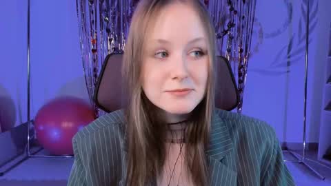 Snapshot of vivienleeigh chatting on 02.16.25 Vivien online show from 02.16.25