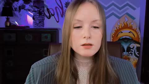 Snapshot of vivienleeigh chatting on 02.22.25 Vivien online show from 02.22.25