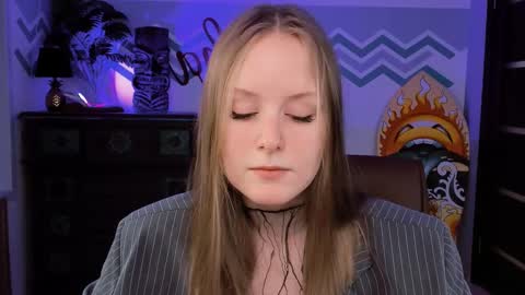 Snapshot of vivienleeigh chatting on 02.23.25 Vivien online show from 02.23.25