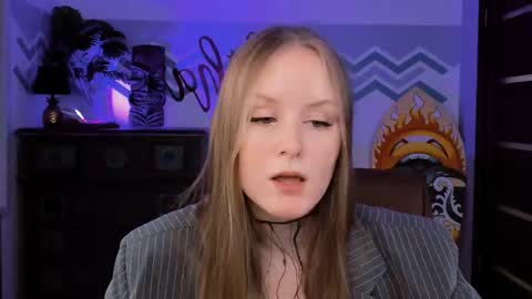 Snapshot of vivienleeigh chatting on 02.23.25 Vivien online show from 02.23.25