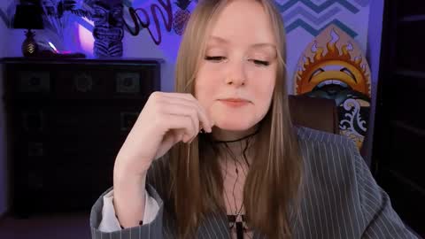 Snapshot of vivienleeigh chatting on 02.23.25 Vivien online show from 02.23.25