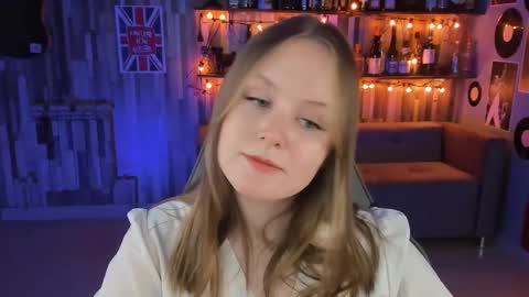 Snapshot of vivienleeigh chatting on 02.28.25 Vivien online show from 02.28.25