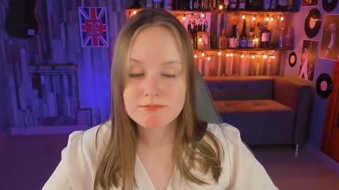 Snapshot of vivienleeigh chatting on 02.28.25 Vivien online show from 02.28.25