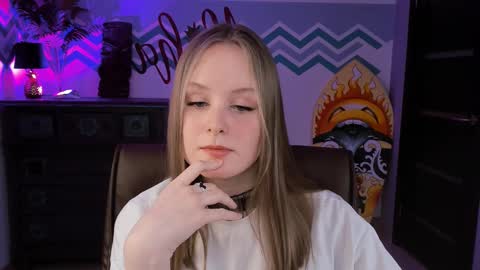 Snapshot of vivienleeigh chatting on 03.02.25 Vivien online show from 03.02.25