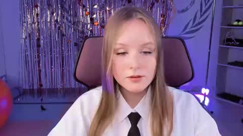 Snapshot of vivienleeigh chatting on 03.07.25 Vivien online show from 03.07.25