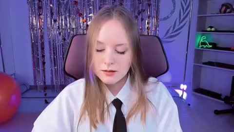 Snapshot of vivienleeigh chatting on 03.08.25 Vivien online show from 03.08.25