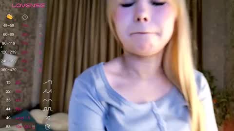 Snapshot of viviesunn chatting on 11.06.25 Mia Skaidrite online show from 11.06.25