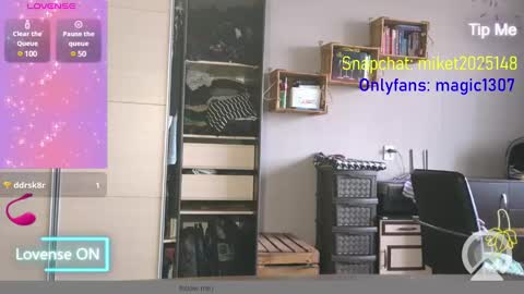 Snapshot of volshebnik_130 chatting on 03.11.25 Volshebnik1302 online show from 03.11.25