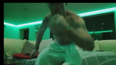 Snapshot of voyeur1391365 chatting on 10.05.25 voyeur1391365 online show from 10.05.25