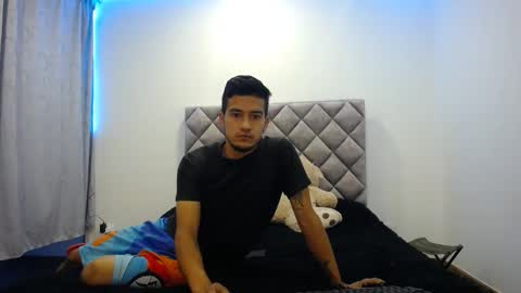 Snapshot of wade_wil chatting on 03.03.25 wade and antonella online show from 03.03.25