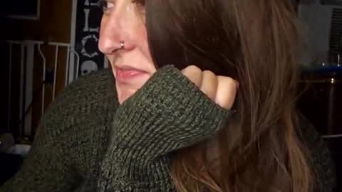 Snapshot of walnut4u chatting on 11.05.25 Walnut4u online show from 11.05.25