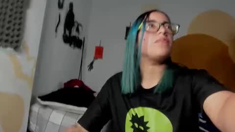 Snapshot of waningrosee chatting on 12.20.24 Waningrose  Lu online show from 12.20.24