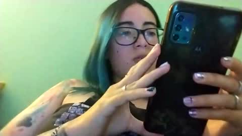 Snapshot of waningrosee chatting on 01.02.25 Waningrose  Lu online show from 01.02.25