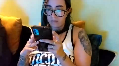 Snapshot of waningrosee chatting on 01.03.25 Waningrose  Lu online show from 01.03.25