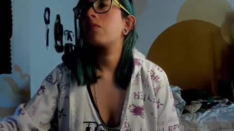 Snapshot of waningrosee chatting on 01.04.25 Waningrose  Lu online show from 01.04.25