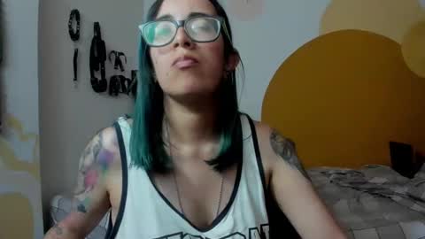 Snapshot of waningrosee chatting on 01.05.25 Waningrose  Lu online show from 01.05.25