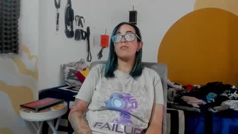 Snapshot of waningrosee chatting on 01.06.25 Waningrose  Lu online show from 01.06.25