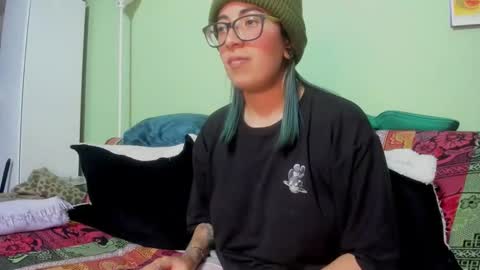 Snapshot of waningrosee chatting on 02.11.25 Waningrose  Lu online show from 02.11.25