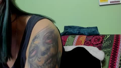 Snapshot of waningrosee chatting on 02.14.25 Waningrose  Lu online show from 02.14.25