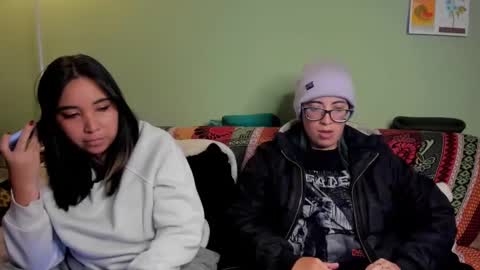 Snapshot of waningrosee chatting on 02.16.25 Waningrose  Lu online show from 02.16.25