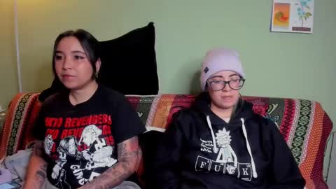 Snapshot of waningrosee chatting on 02.19.25 Waningrose  Lu online show from 02.19.25